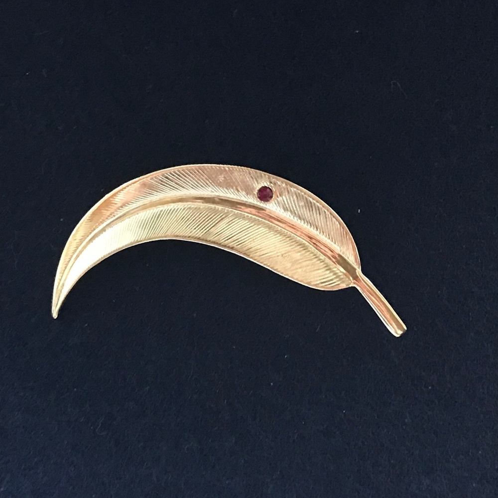 Gold Tone Vintage Leaf Brooch